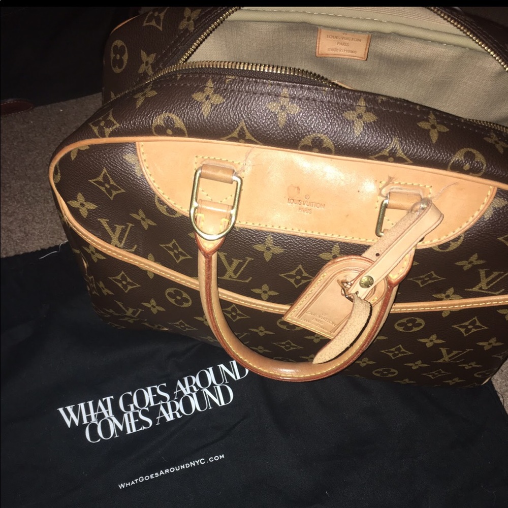 Louis Vuitton Carry All Handbag